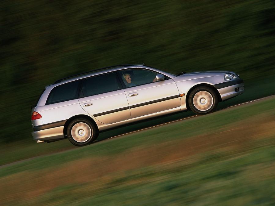  Toyota Avensis Wagon 2000 года  (фото 6 из 10)